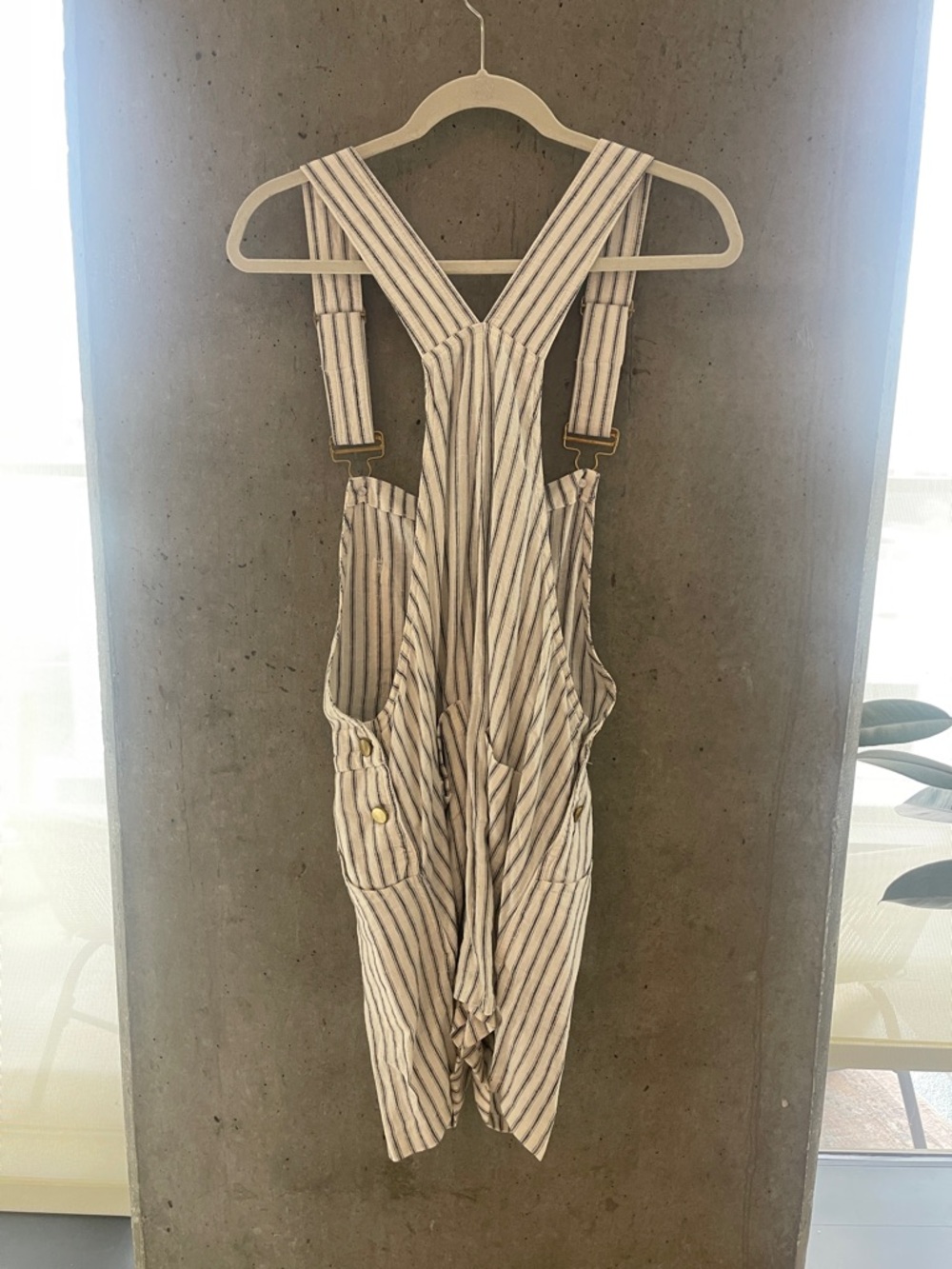 WEWOREWHAT Striped Linen Blend Playsuit In White Size L - Picture 5 of 7